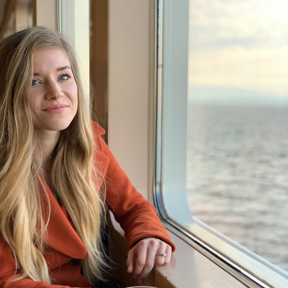 Meet your Posher, Kimmi - Picture 2 of 3